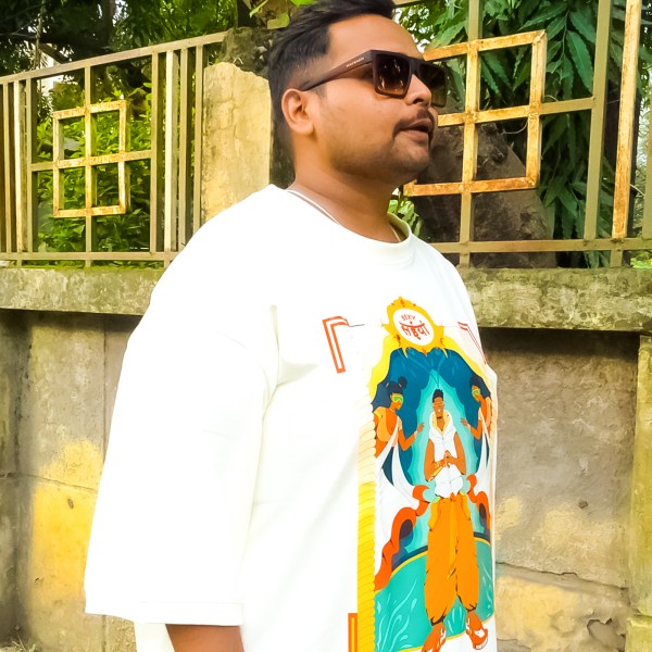 sexy-saiyaan-side-pose